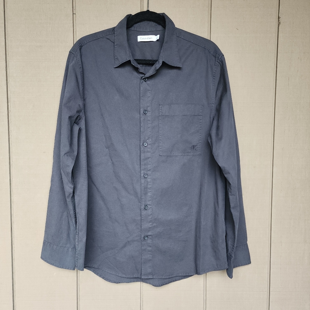 Calvin Klein Men's Solid Patch Pocket Button Down Easy Shirt black beauty